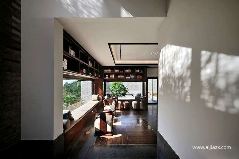 女裝店內(nèi)部結(jié)構(gòu)裝修設(shè)計